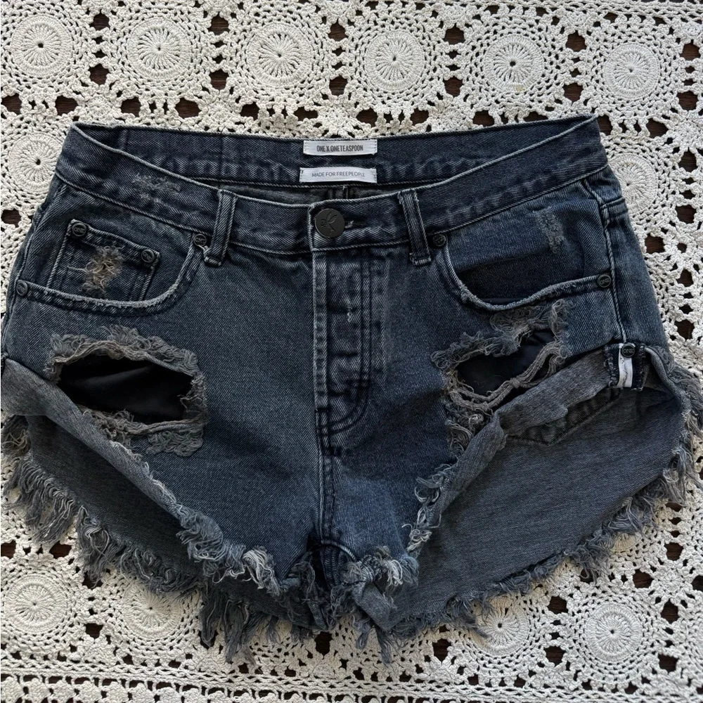 One Teaspoon x Free People Denim Shorts Faded Black Cuff Hem Size 28